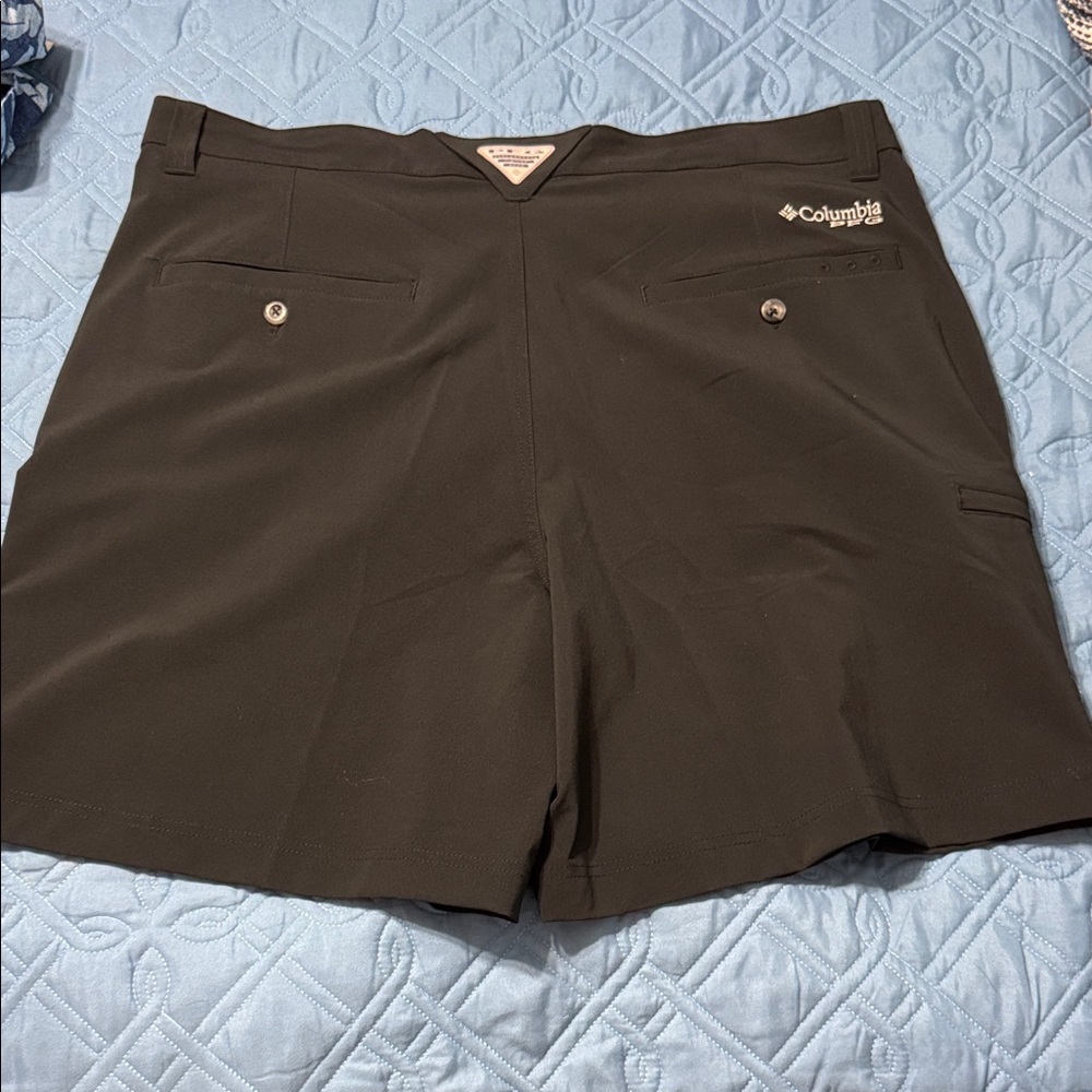 Men's Columbia Black Shorts - Picture 4 of 4